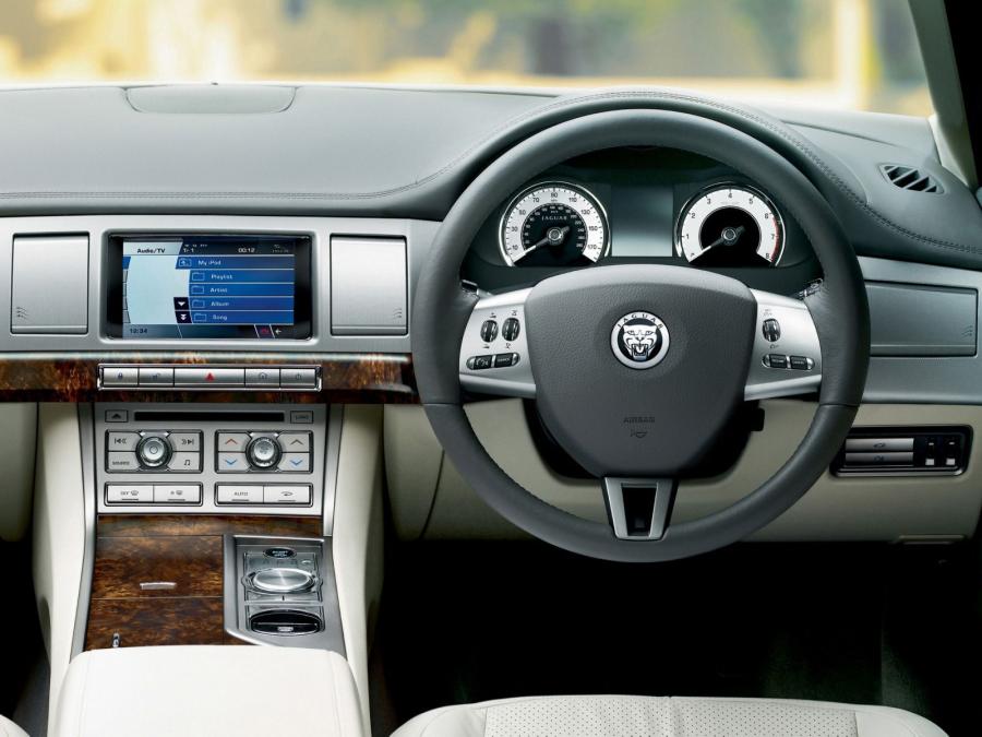  Jaguar XF 2008 года  (фото 6 из 175)